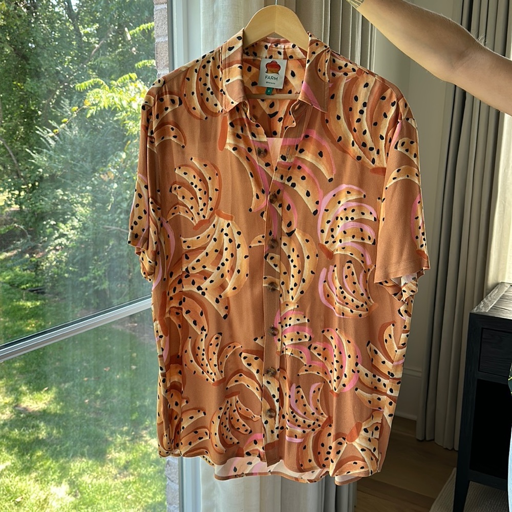 Farm Rio Silk Raining Bananas Top. Size Small. Like new